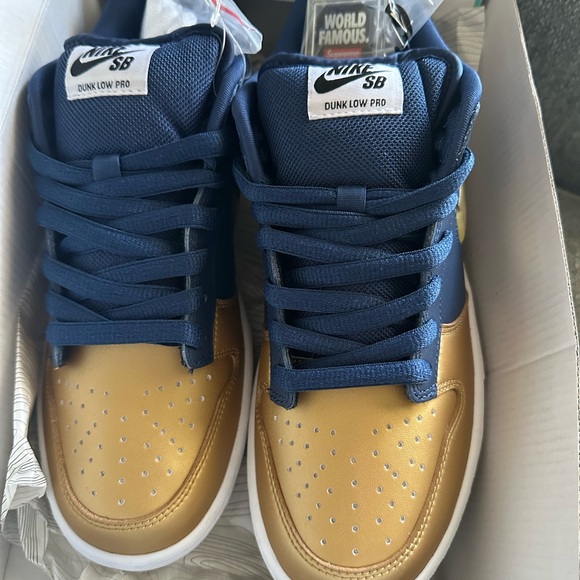 Nike Men Navy and Gold Sneakers - Picture 2 of 4